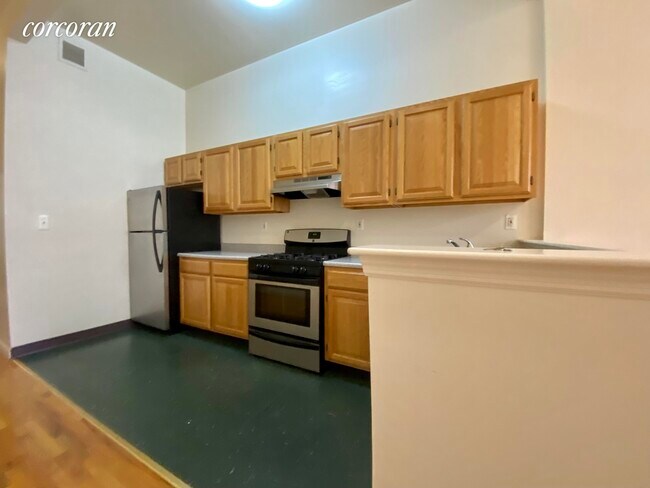 Building Photo - 111 W 126th St