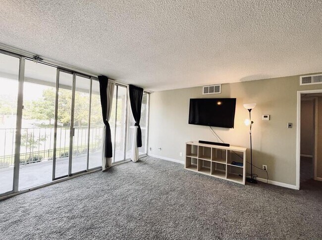 Photo - 710 E 200 S Apartment