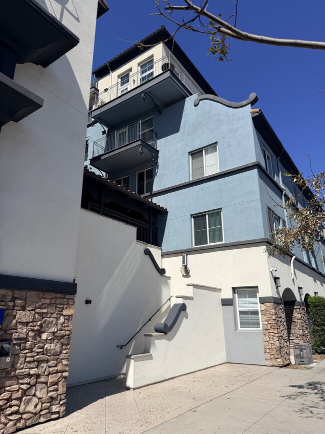 3rd Floor Condo - 3950 Ohio St