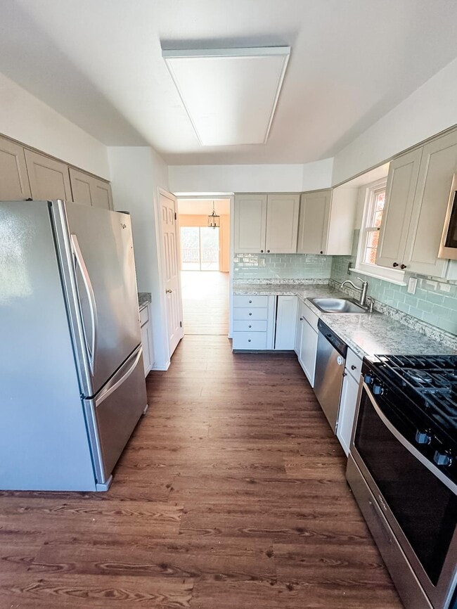 Building Photo - 3004 Shawnee Green