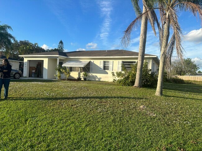 Foto del edificio - 345 NW Marion Ave
