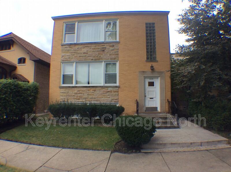 Foto principal - 6635 N Maplewood Ave