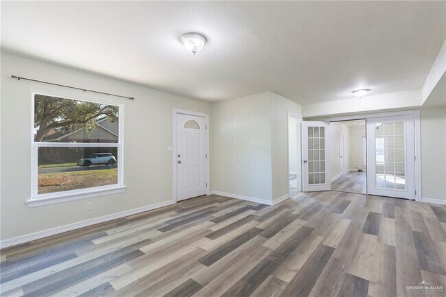 Building Photo - 729 Highland Ave