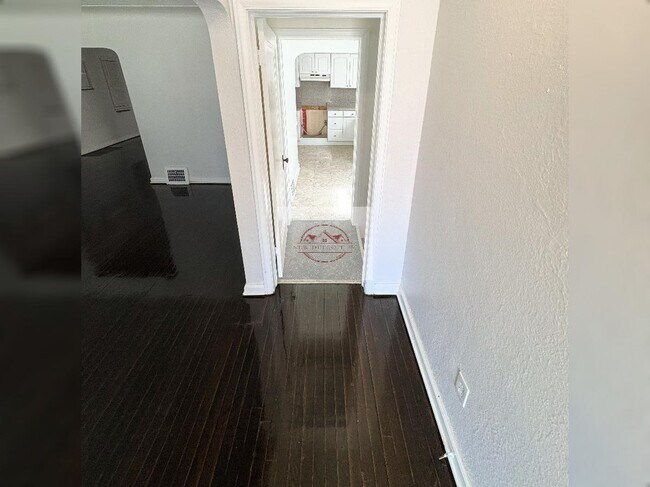 Foto del edificio - Charming 3-Bedroom Home in Vibrant Detroit...