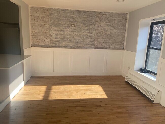 Sunny living room - 41 Saint Johns Pl