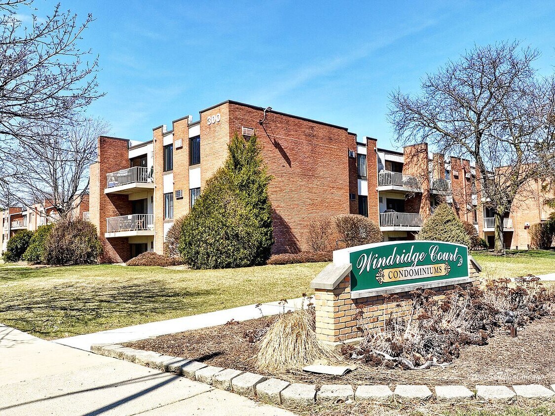 300 W Fullerton Ave Unit 122, Addison, IL 60101 Condo for Rent in