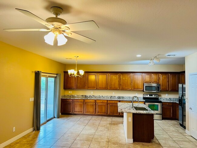 Building Photo - 1326 E Macaw Dr