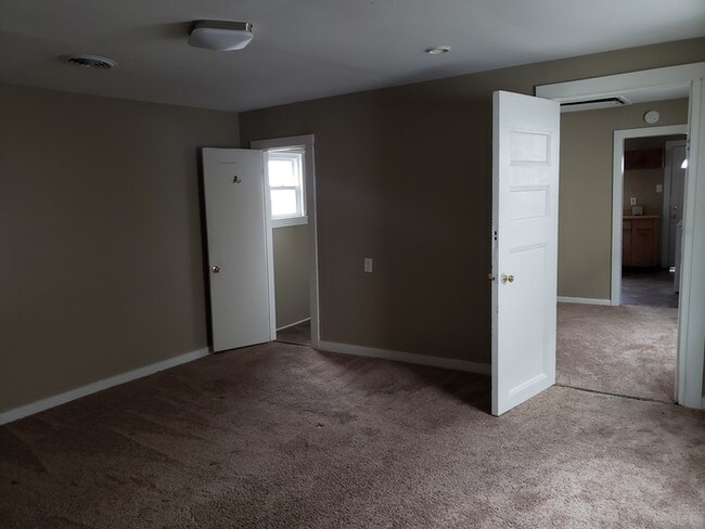 Building Photo - 2BD/1BA Single Family House