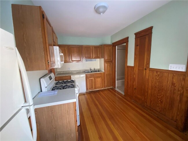 Building Photo - 553 Branch Ave