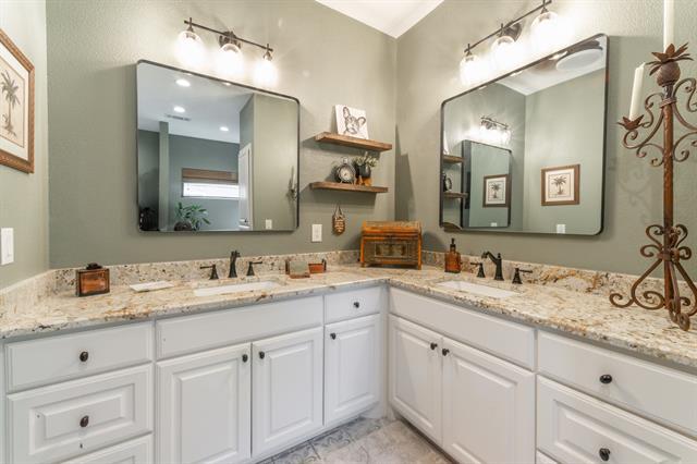 Foto del edificio - 131 Lakeway Ln