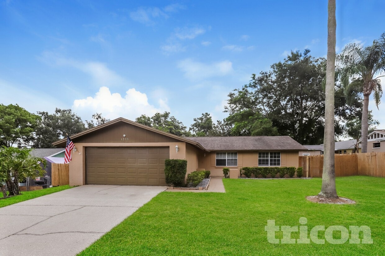 Foto principal - 1203 Seffner Valrico Rd