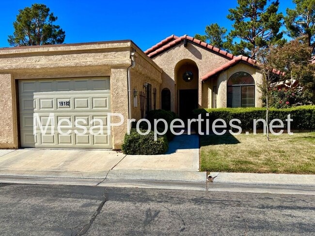 Foto del edificio - 19182 Elm Dr