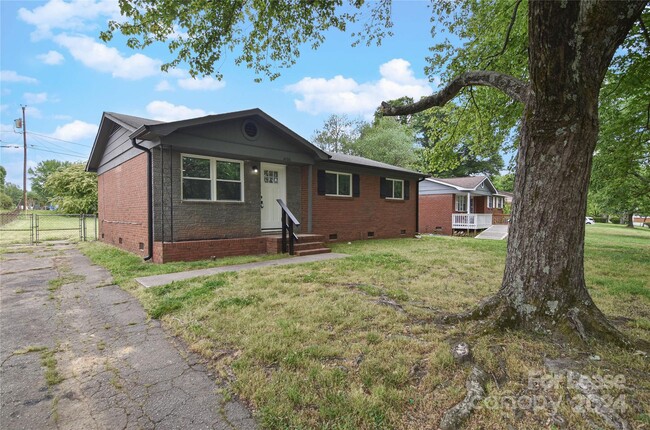 Building Photo - 4706 Monmouth Dr
