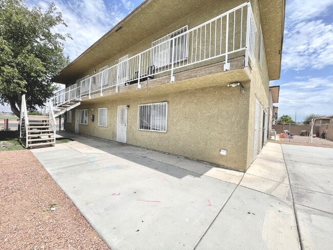 Building Photo - HIVE SUMMER MOVE-IN SPECIAL: DOWNSTAIRS CONDO | RECENLY REHABBED 2 BEDROOM 1 BATH | ACROSS FROM C...