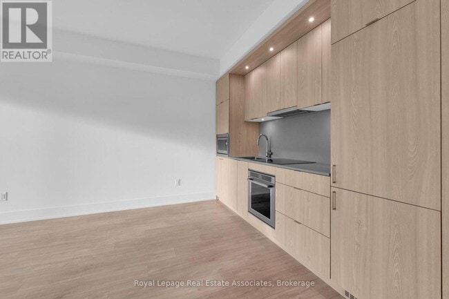 Building Photo - 259 The Kingsway