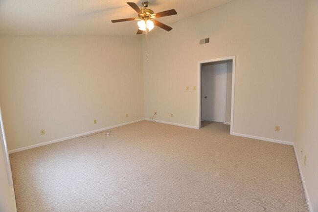 Building Photo - 216 Sebastian Way