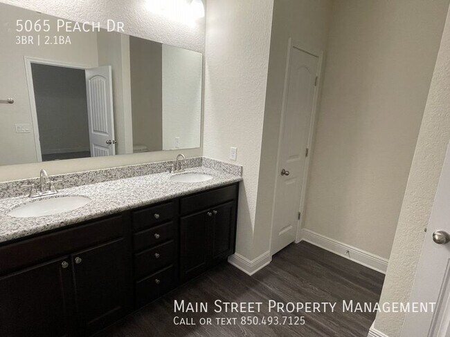 Building Photo - 5065 Peach Dr