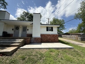 Building Photo - 621 S Constant Ave