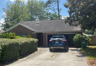 Building Photo - 109 Clinton Ct