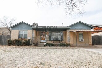 Building Photo - 1542 Parr St