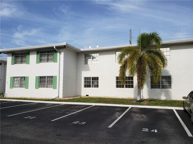 Building Photo - 1801 NE 62nd St