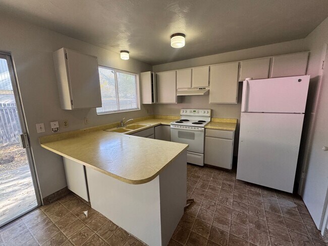 Foto del edificio - Beautiful Sandy duplex for rent!