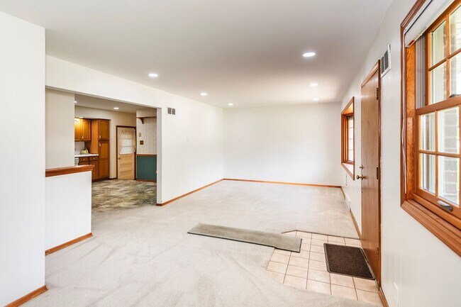 Foto del edificio - Lovely 3 Bedroom 1 Bathroom Home