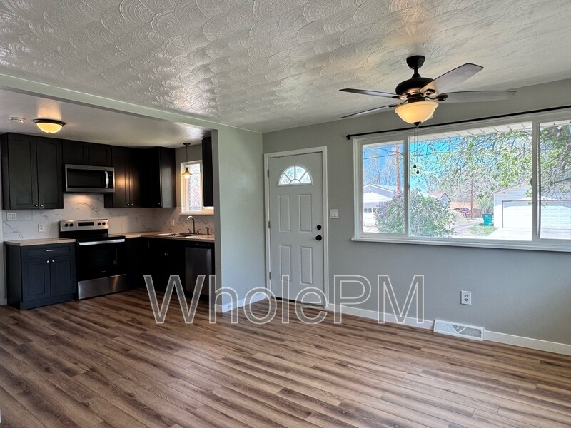 Foto principal - 220 W Layton Ave