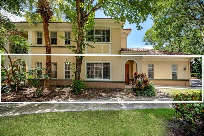 Foto del edificio - 2482 Centergate Dr