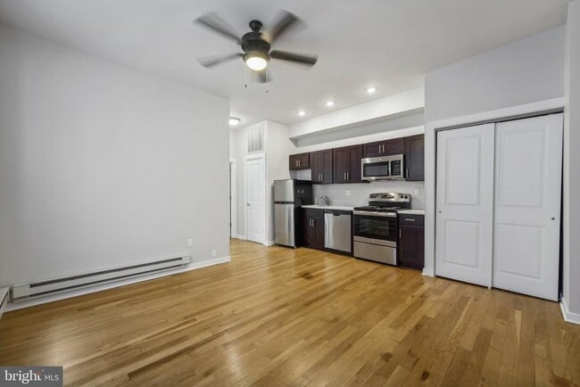 Building Photo - 4300 Chestnut St