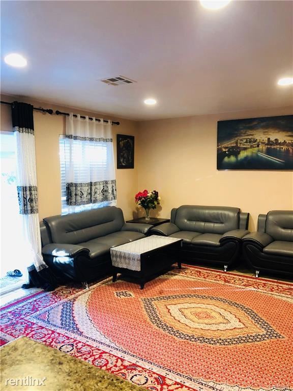 Foto del edificio - 4 br, 2 bath House - 8149 Hesperia Ave