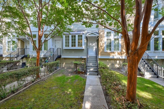 Building Photo - 217 Kentdale Pl
