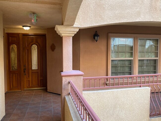 Building Photo - 465 E San Jose Ave