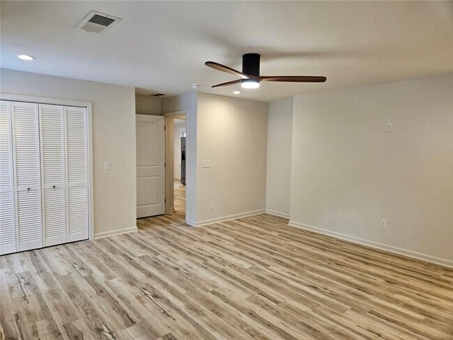 Foto del edificio - 2272 Collier Dr