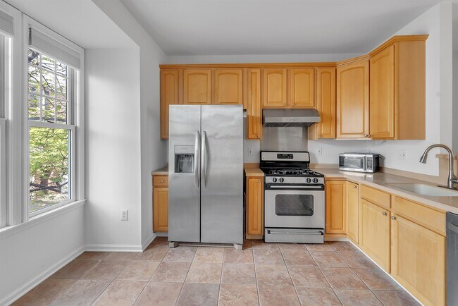Foto del edificio - 451 Albany Ct