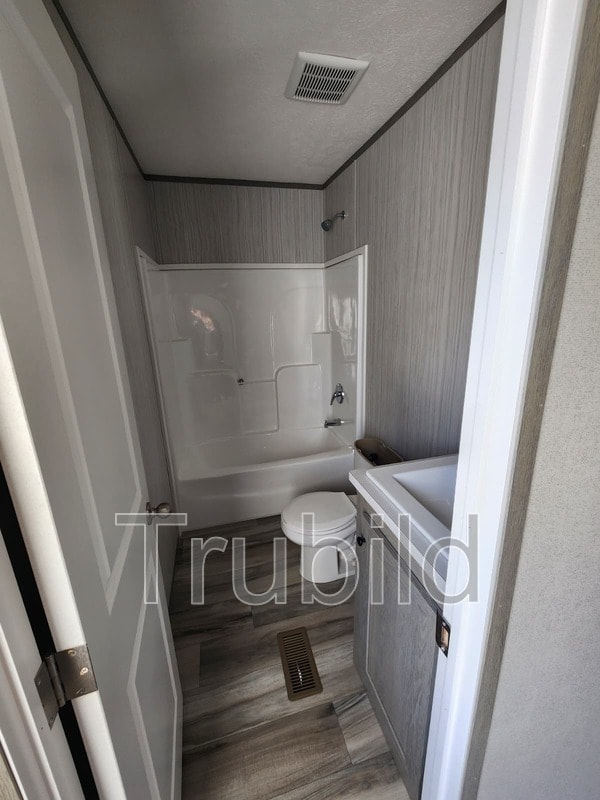 Building Photo - 1000 Wave Ln