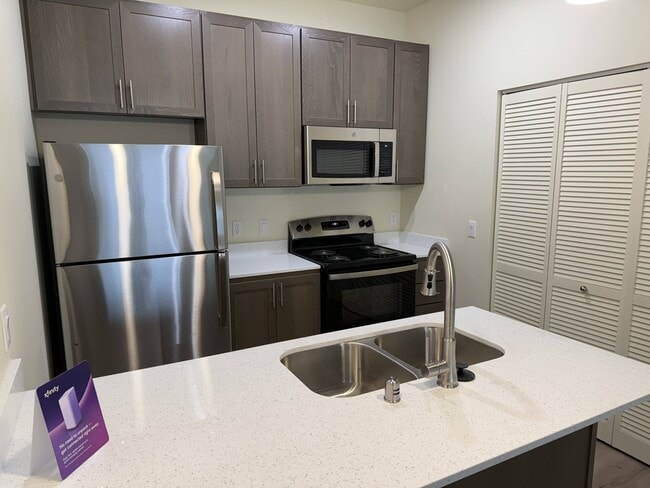 Building Photo - Jailen's Pointe Apartments