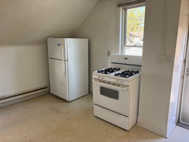 Building Photo - 1675 Van Buren Ave