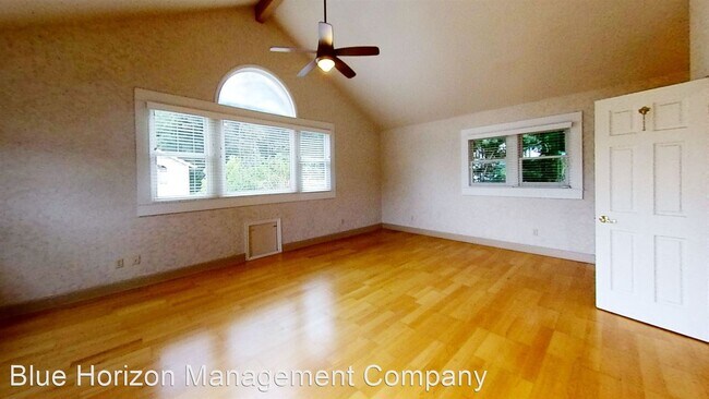 Building Photo - 3 br, 2.5 bath House - 819 W. Figueroa Street