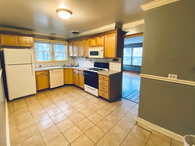 Building Photo - 8854 La Crosse Ave