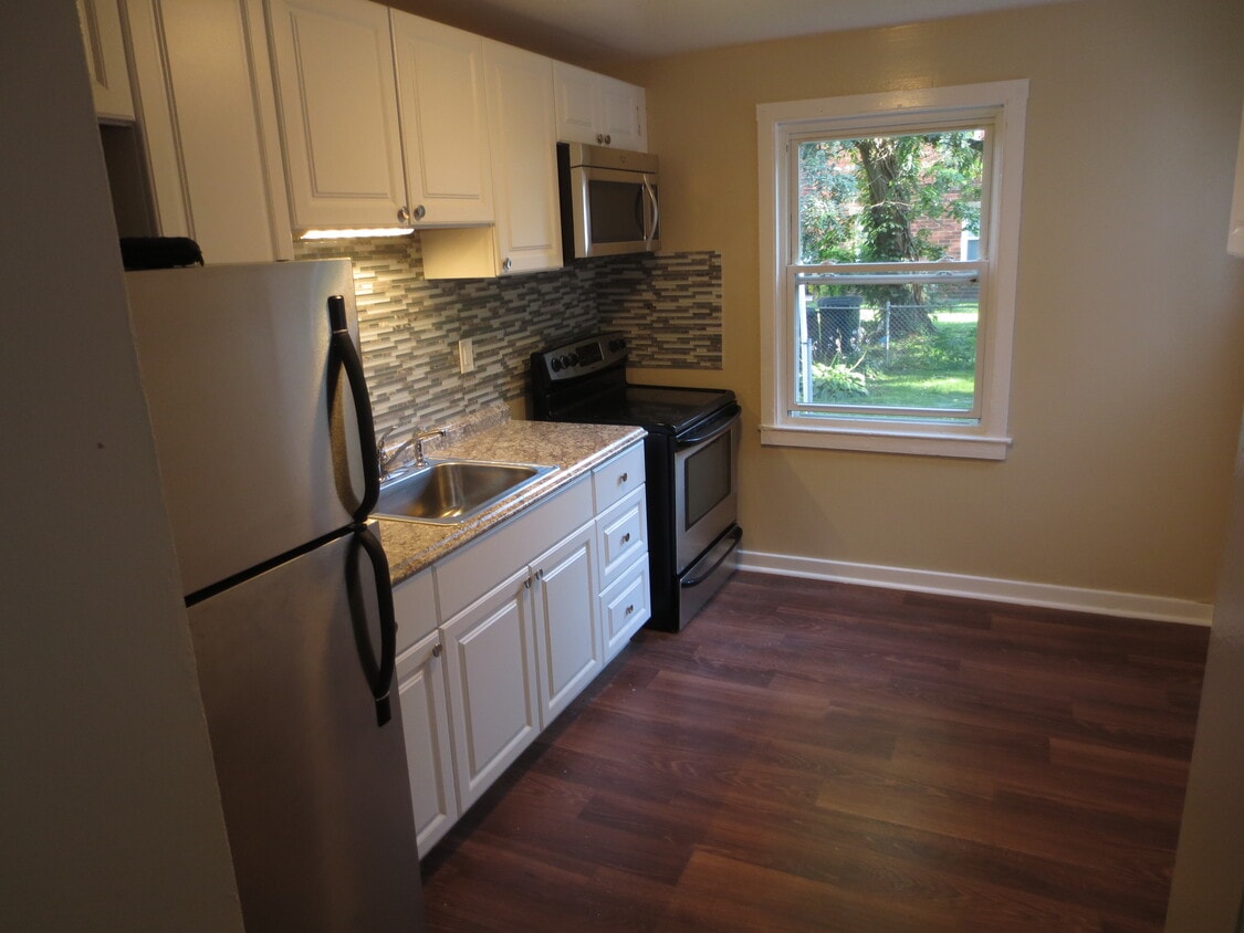 Foto principal - 341 Hemlock Dr
