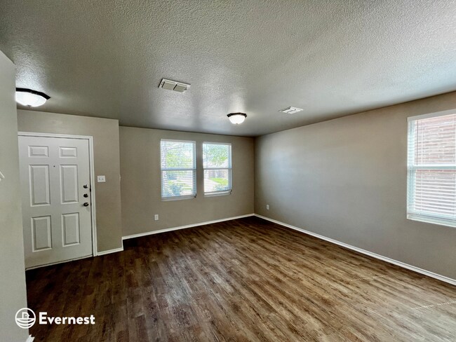 Foto del edificio - 4 Bed & 2.5 Bath House in Arlington / Pet-...