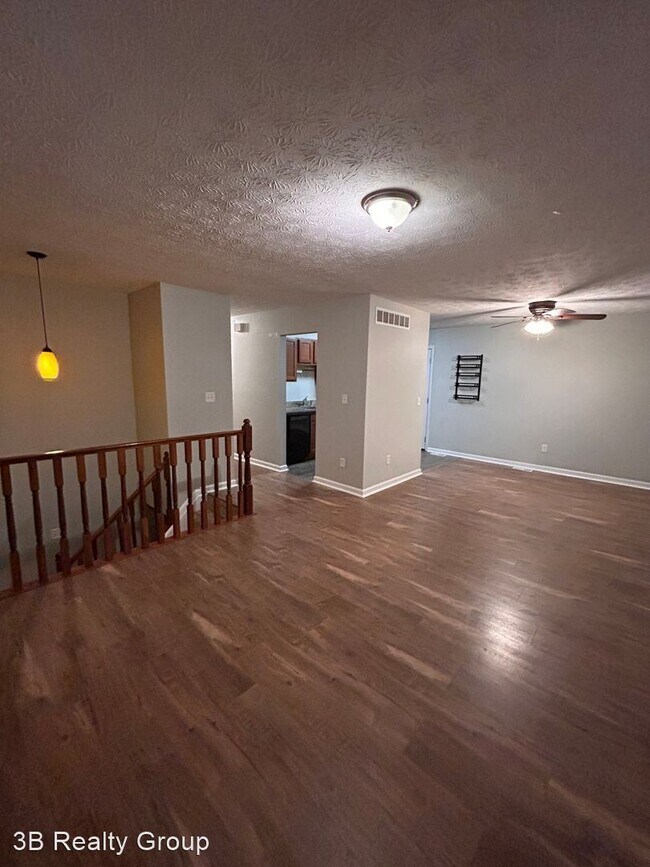 Building Photo - 3 br, 1.5 bath House - 391 Viscount Dr.