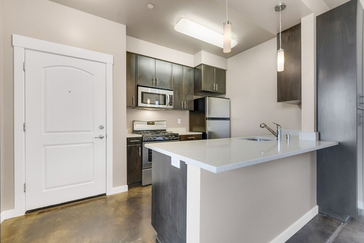 Foto principal - 2 Bedroom, 1 Bath Available!