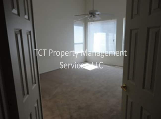 Building Photo - Large 4 Bed/2.5 Bath with 3 car garage in Glendale!