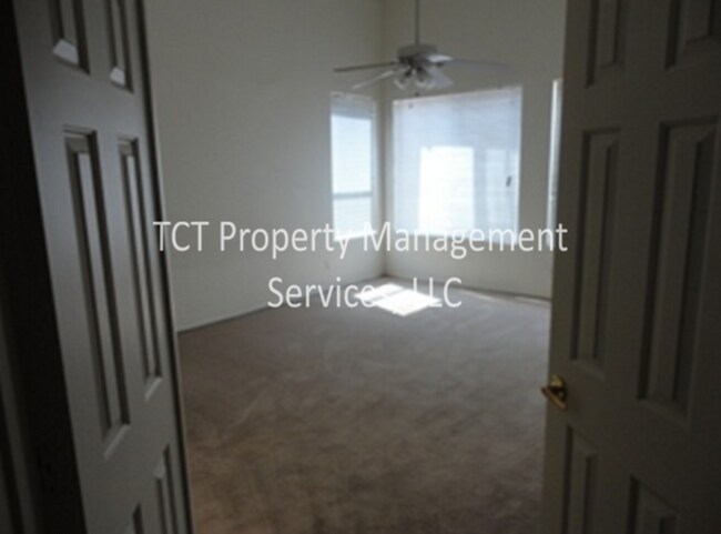 Foto del edificio - Large 4 Bed/2.5 Bath with 3 car garage in Glendale!