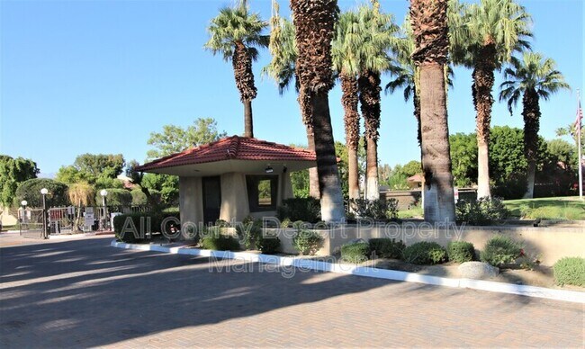 Building Photo - 2810 N Arcadia Ct