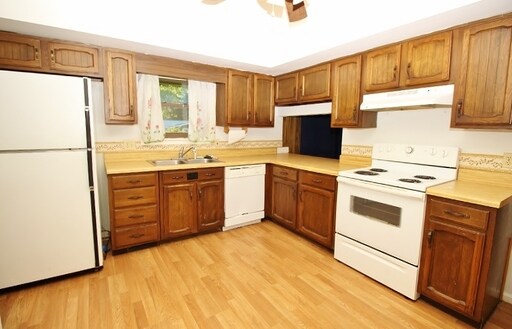 Building Photo - 115 Tanglewood Dr