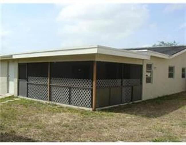 Foto del edificio - 10620 NW 37th St