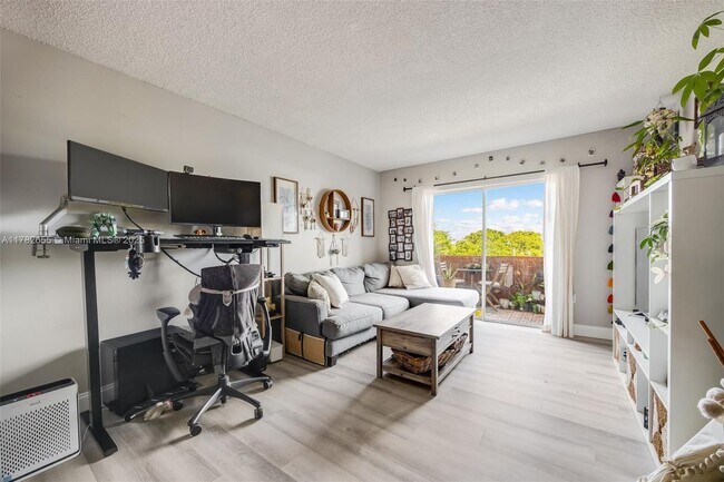 Foto del edificio - 2401 SW 10th St